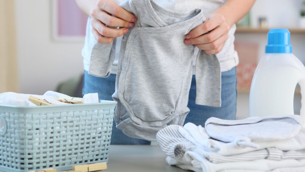 lavar roupa de bebe